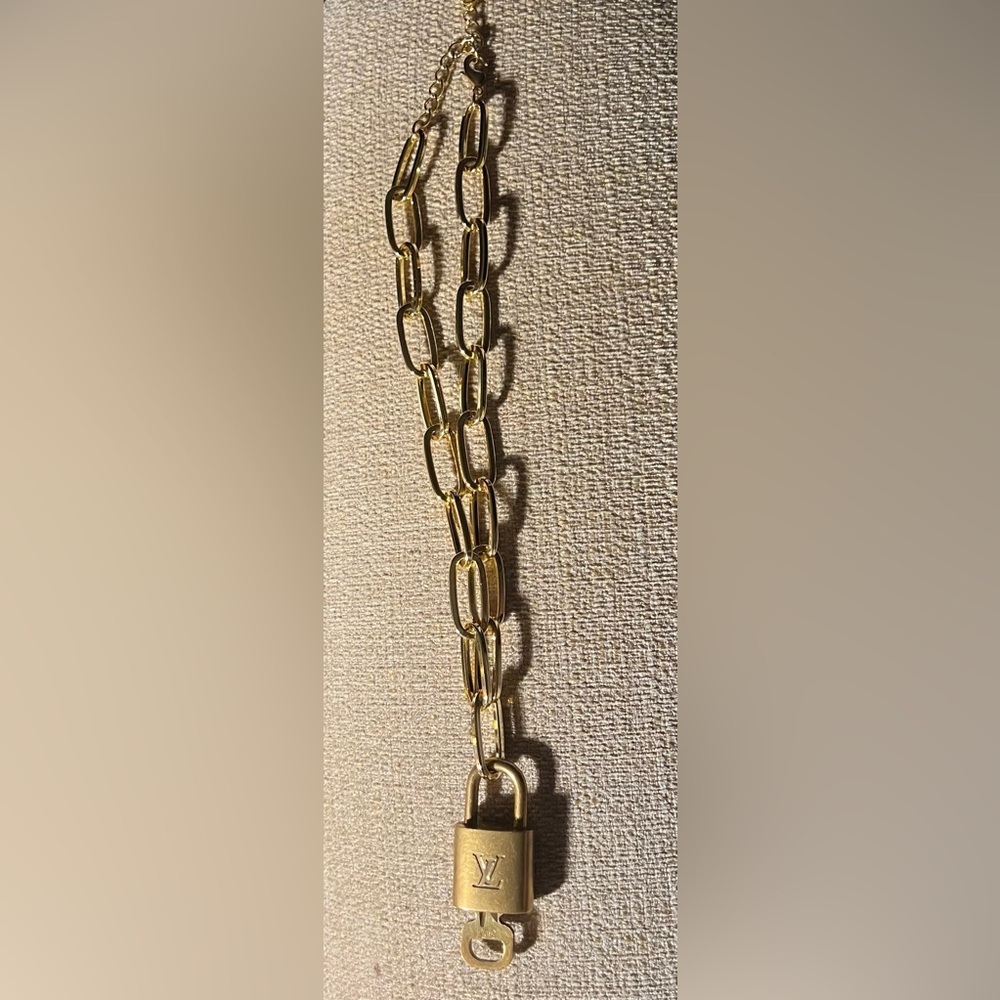 Louis Vuitton Lock and Key on chain, used - Picture 8 of 10